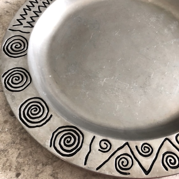 Wilton Armetale Hollowware Reggae Round Tray - Picture 5 of 12